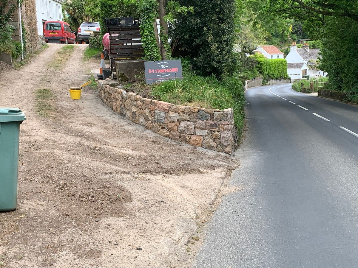 Urban Dry Walling In The Valley - Image 51